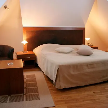 Club A 3*